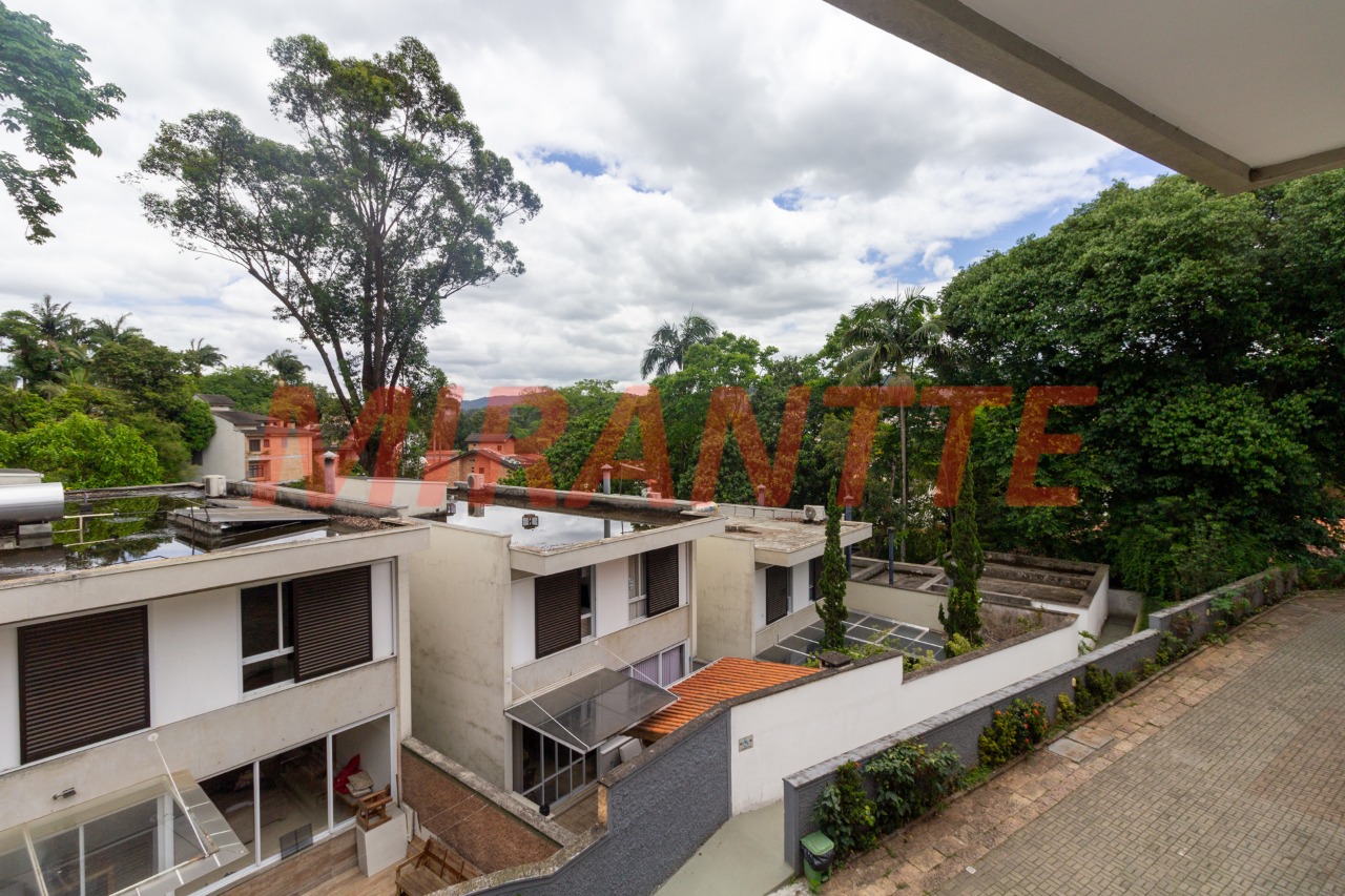 Cond. fechado de 242m² com 3 quartos em Tremembe