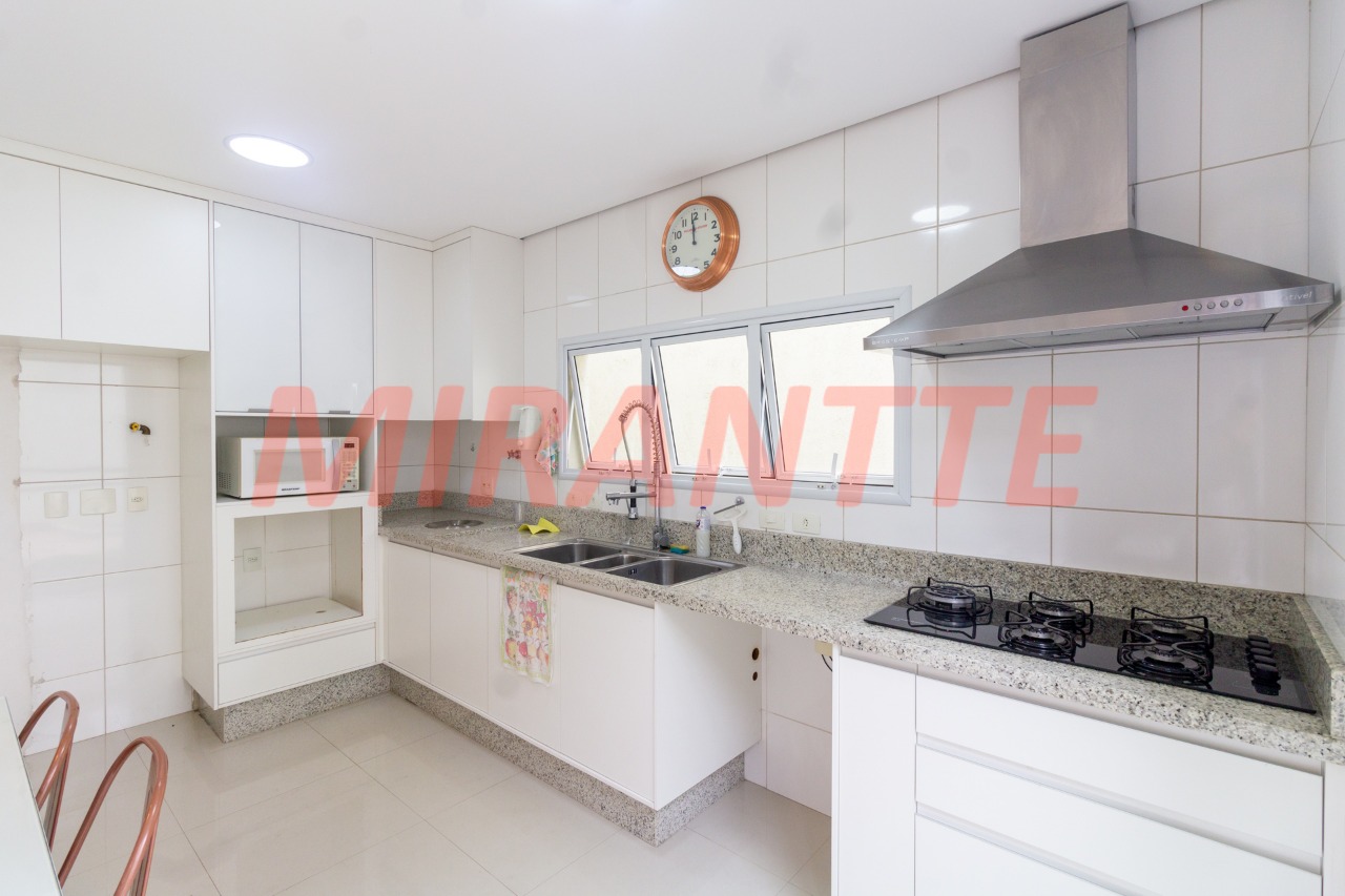 Cond. fechado de 242m² com 3 quartos em Tremembe