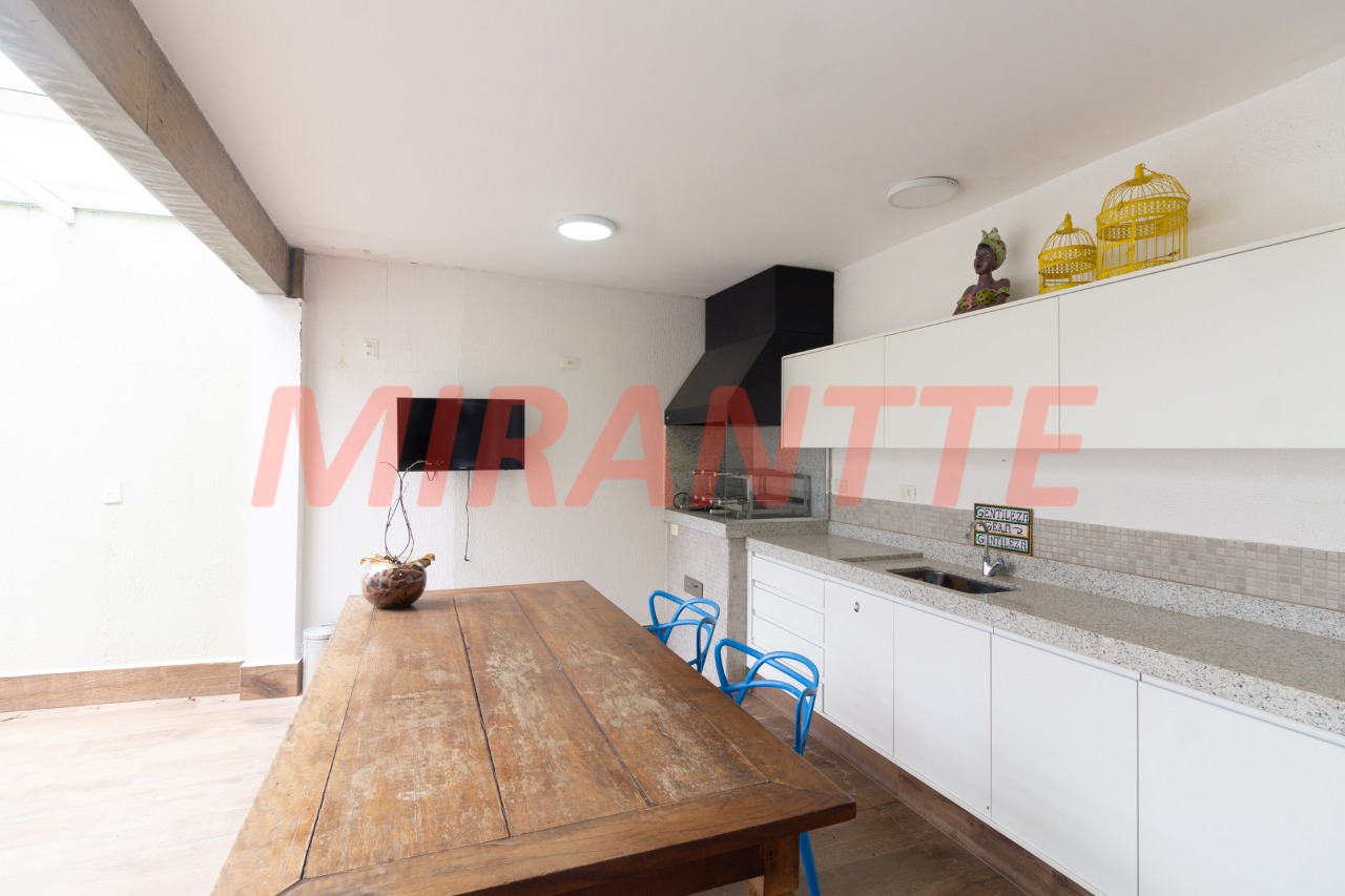 Cond. fechado de 242m² com 3 quartos em Tremembe