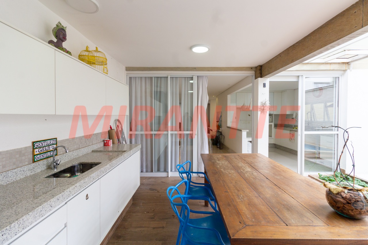 Cond. fechado de 242m² com 3 quartos em Tremembe