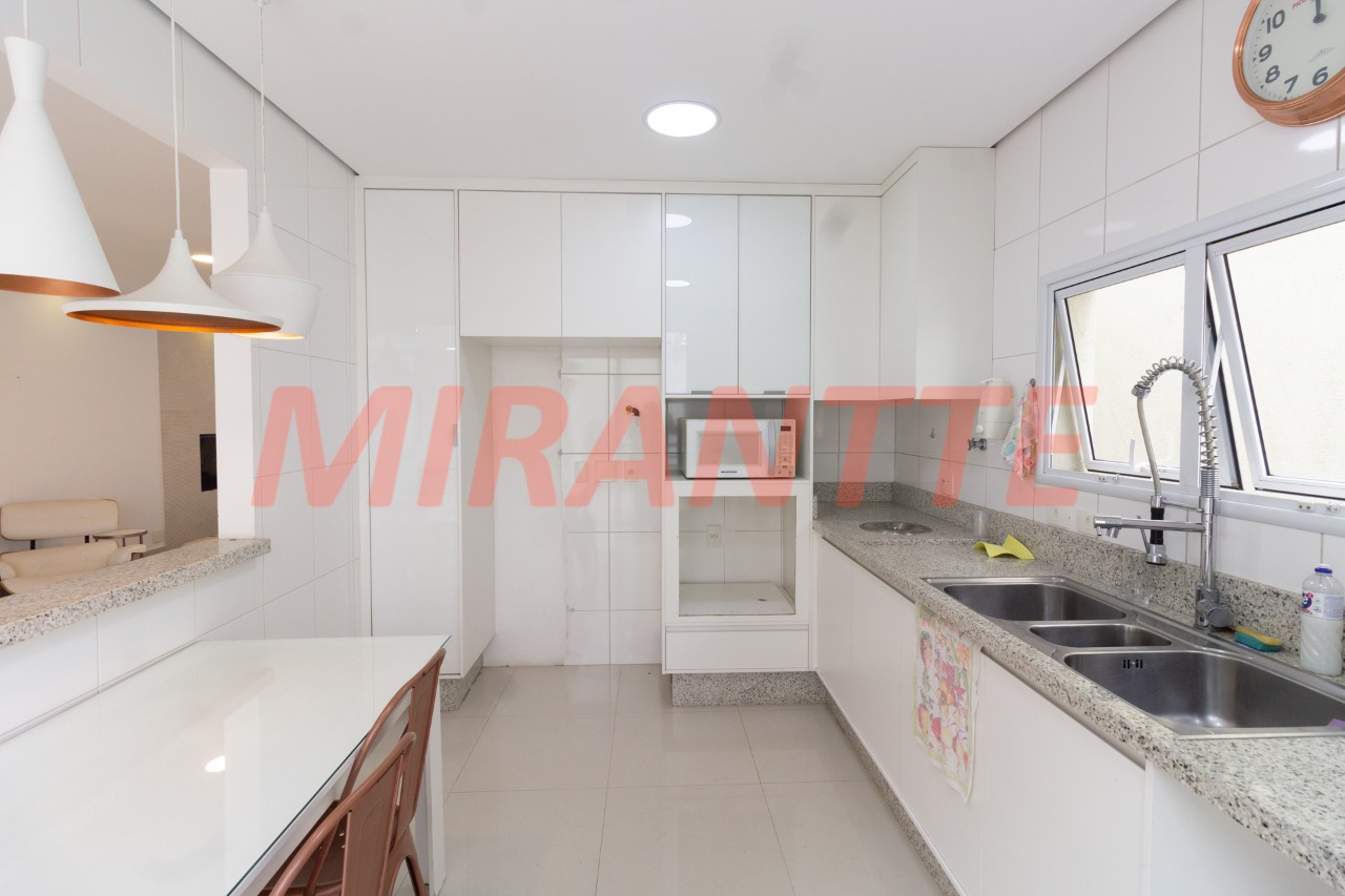 Cond. fechado de 242m² com 3 quartos em Tremembe