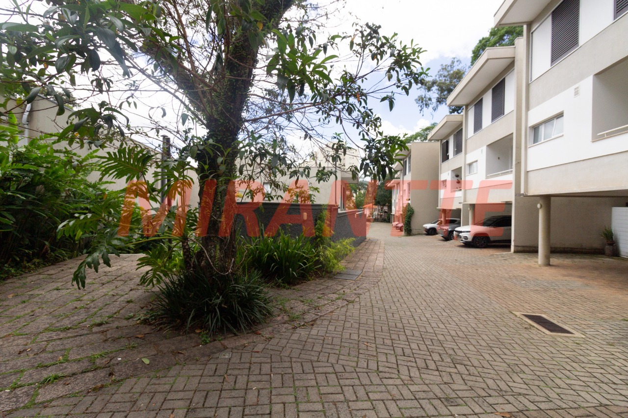 Cond. fechado de 242m² com 3 quartos em Tremembe