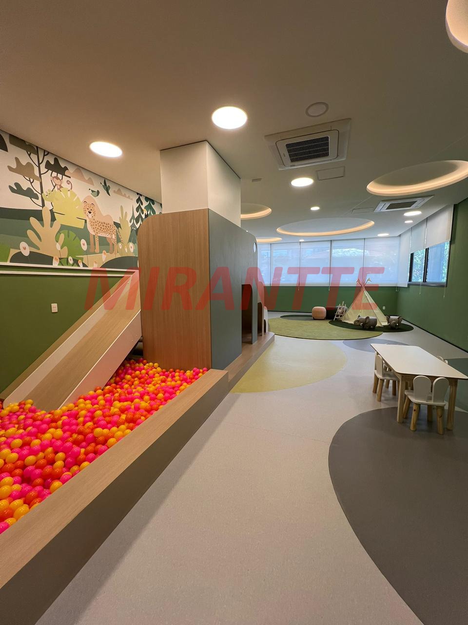 Apartamento de 243m² com 3 quartos em Santana