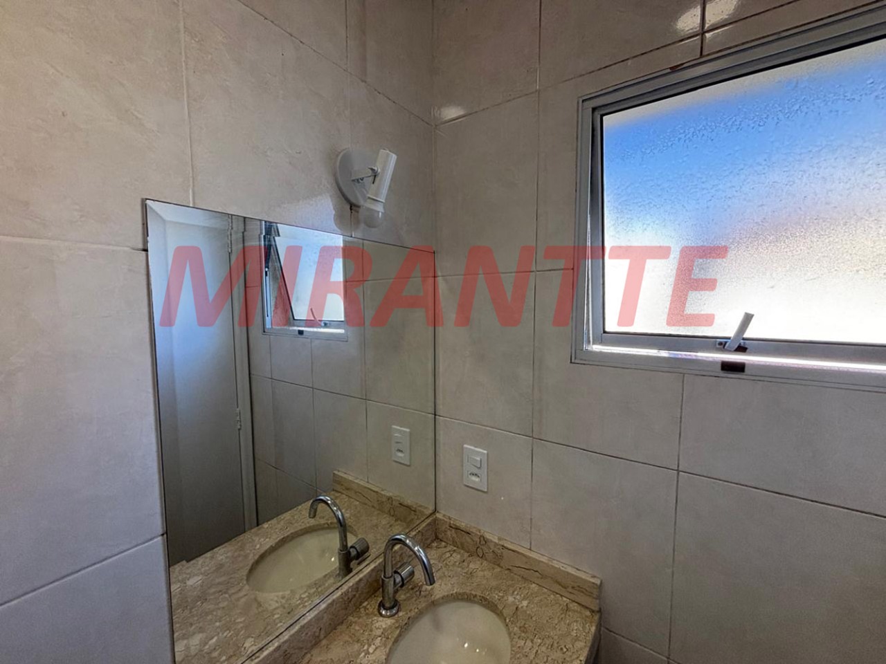 Cond. fechado de 65m² com 2 quartos em Chora Menino