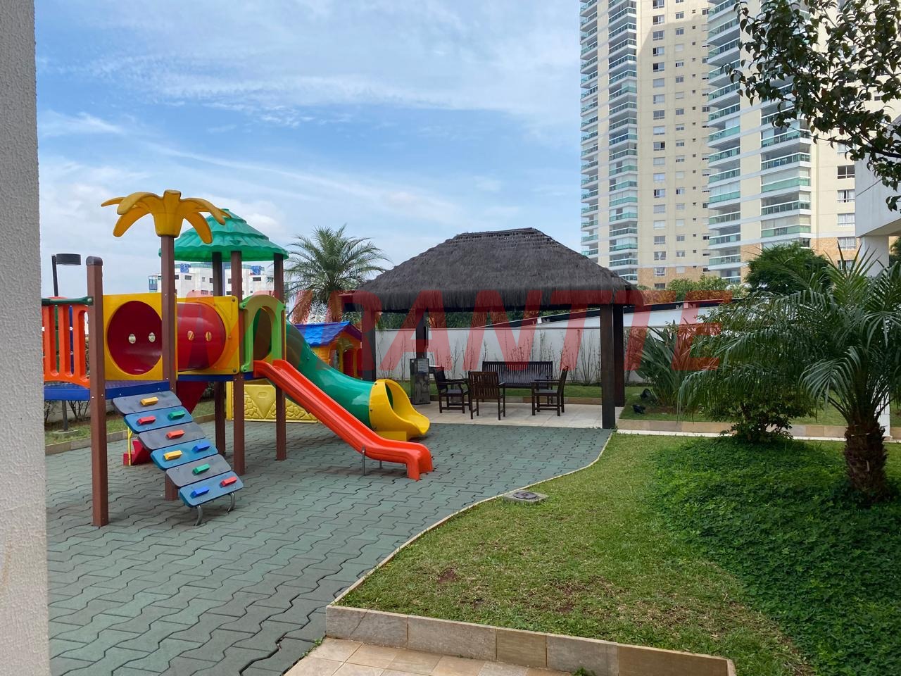 Apartamento de 200m² com 3 quartos em Santa Teresinha