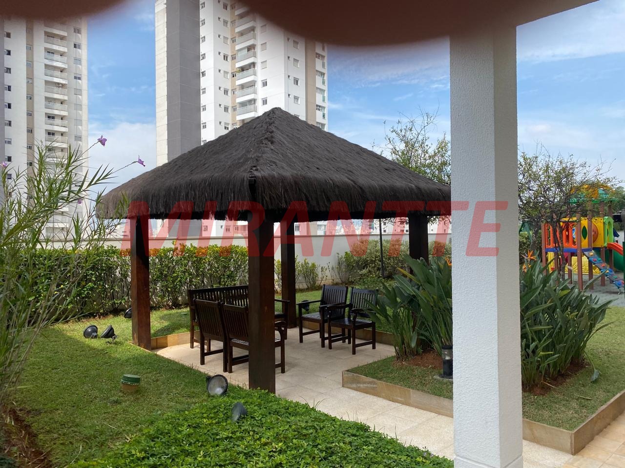 Apartamento de 200m² com 3 quartos em Santa Teresinha