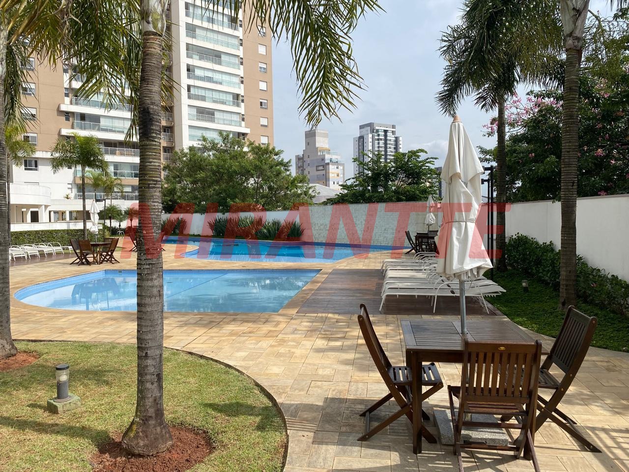 Apartamento de 200m² com 3 quartos em Santa Teresinha