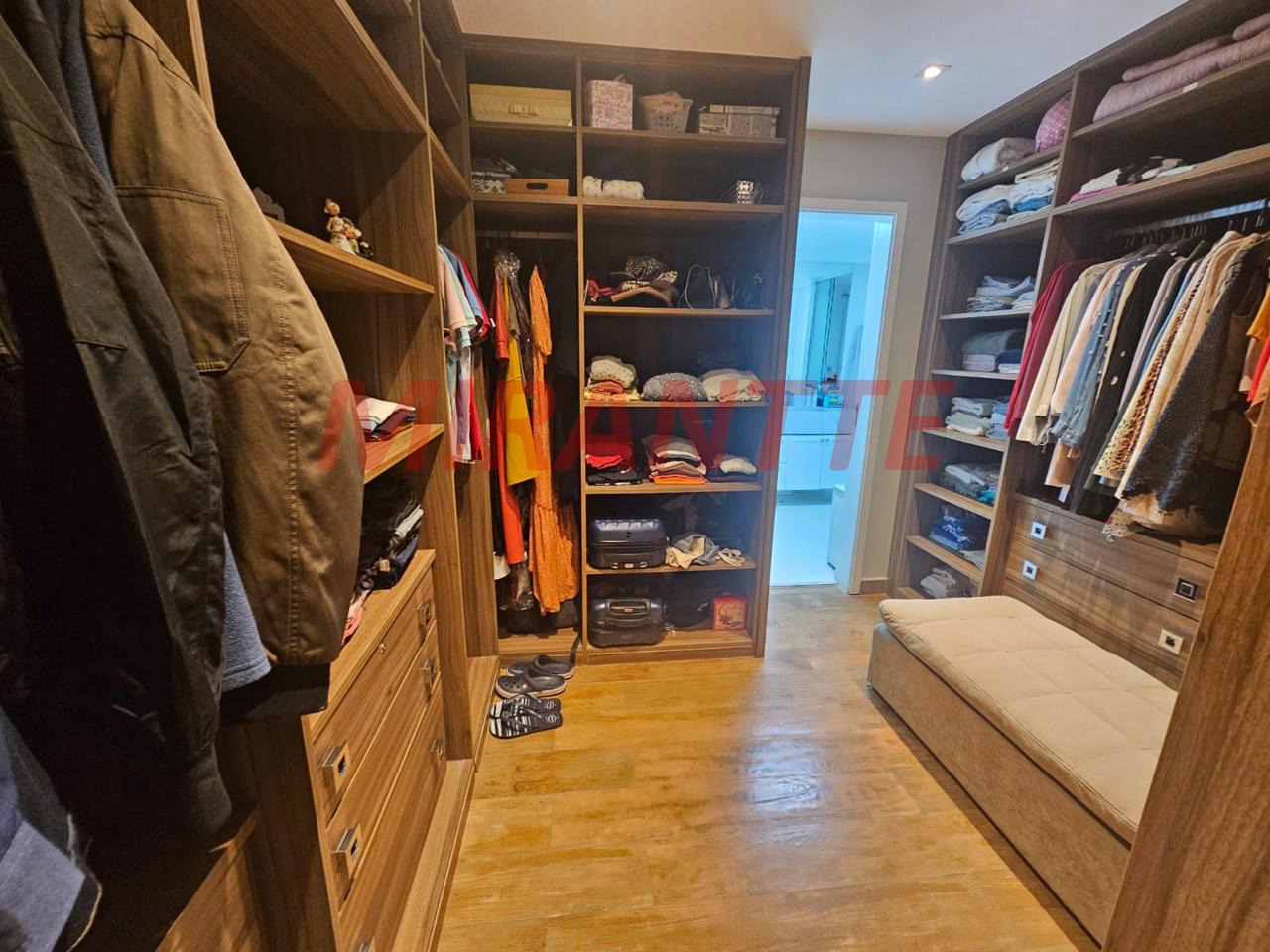 Apartamento de 200m² com 3 quartos em Santa Teresinha