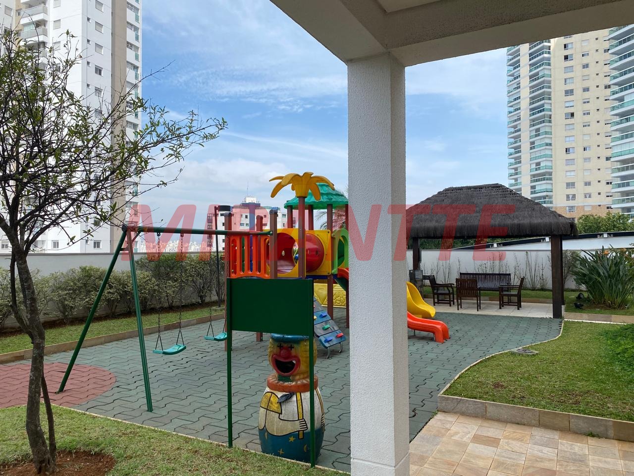 Apartamento de 200m² com 3 quartos em Santa Teresinha