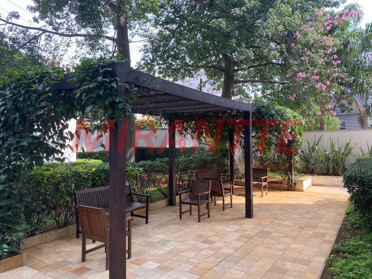 Apartamento de 200m² com 3 quartos em Santa Teresinha