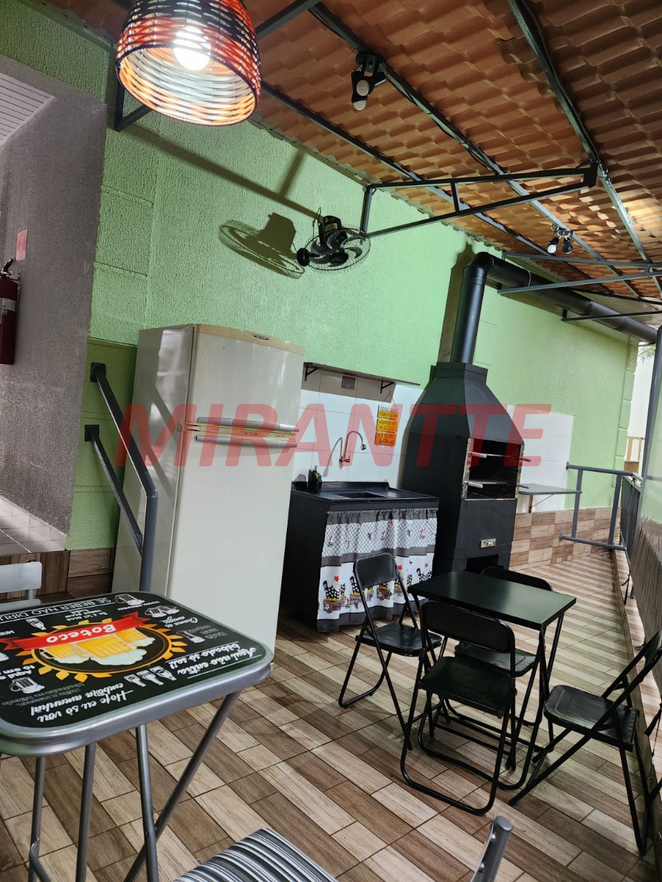 Apartamento de 50m² com 2 quartos em Água Chata