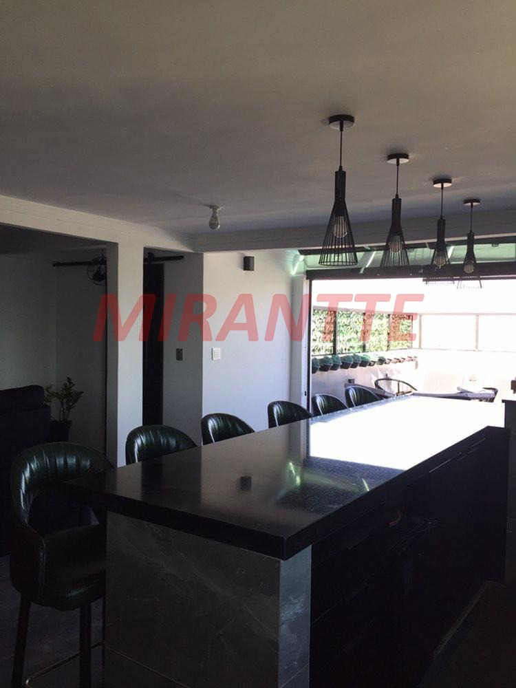 Cobertura de 220m² com 3 quartos em Santa Teresinha