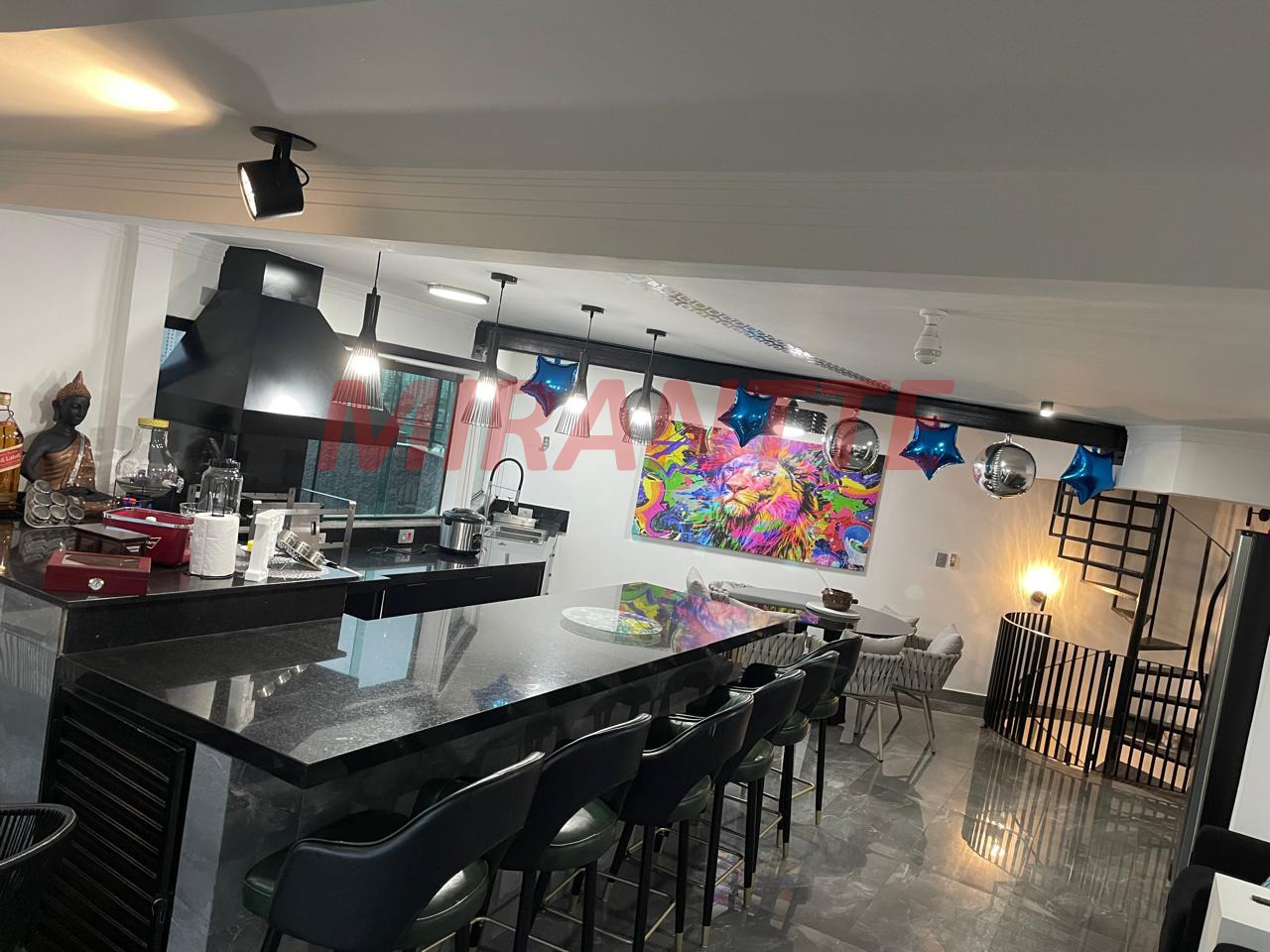 Cobertura de 220m² com 3 quartos em Santa Teresinha