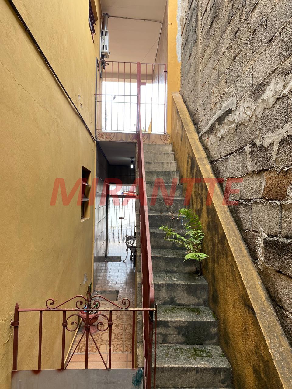 Sobrado de 190m² com 3 quartos em Vila Iorio