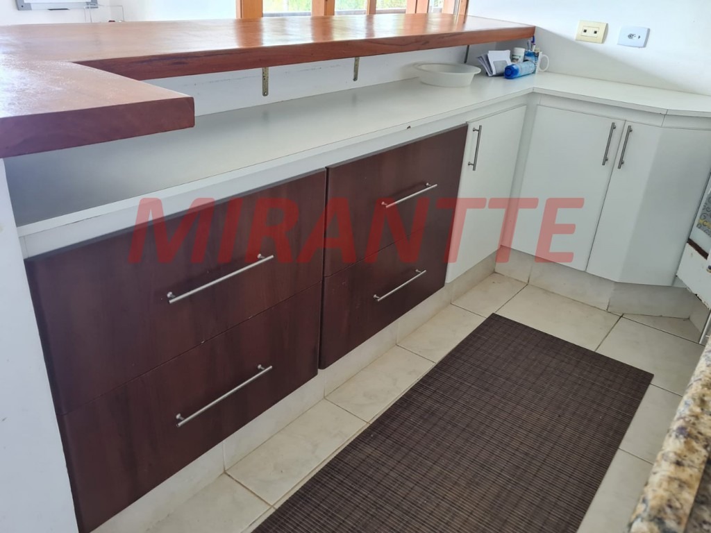 Cond. fechado de 280m² com 3 quartos em Alpes Da Cantareira