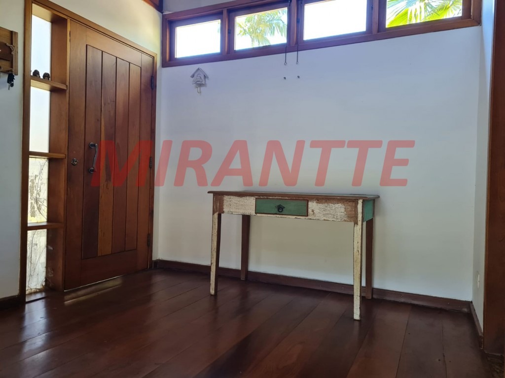 Cond. fechado de 280m² com 3 quartos em Alpes Da Cantareira