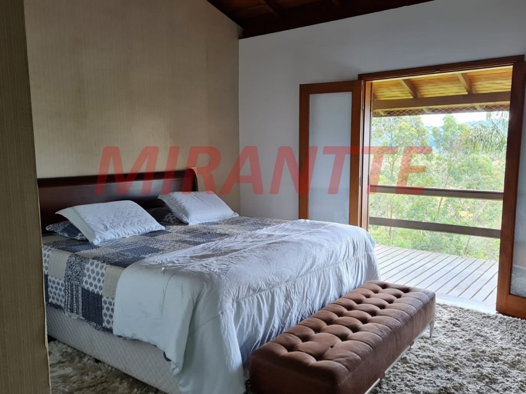 Cond. fechado de 280m² com 3 quartos em Alpes Da Cantareira