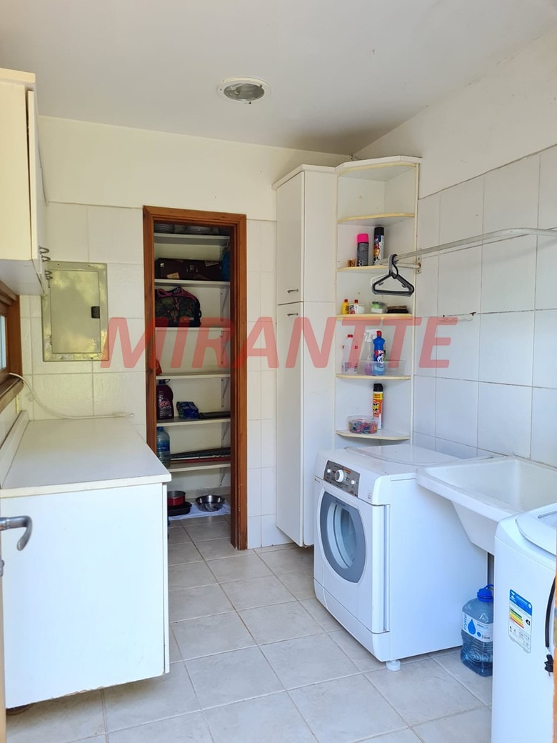 Cond. fechado de 280m² com 3 quartos em Alpes Da Cantareira