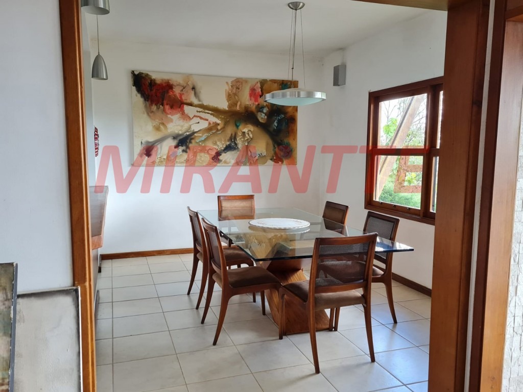 Cond. fechado de 280m² com 3 quartos em Alpes Da Cantareira