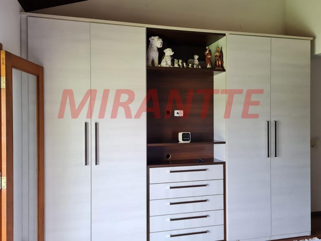 Cond. fechado de 280m² com 3 quartos em Alpes Da Cantareira