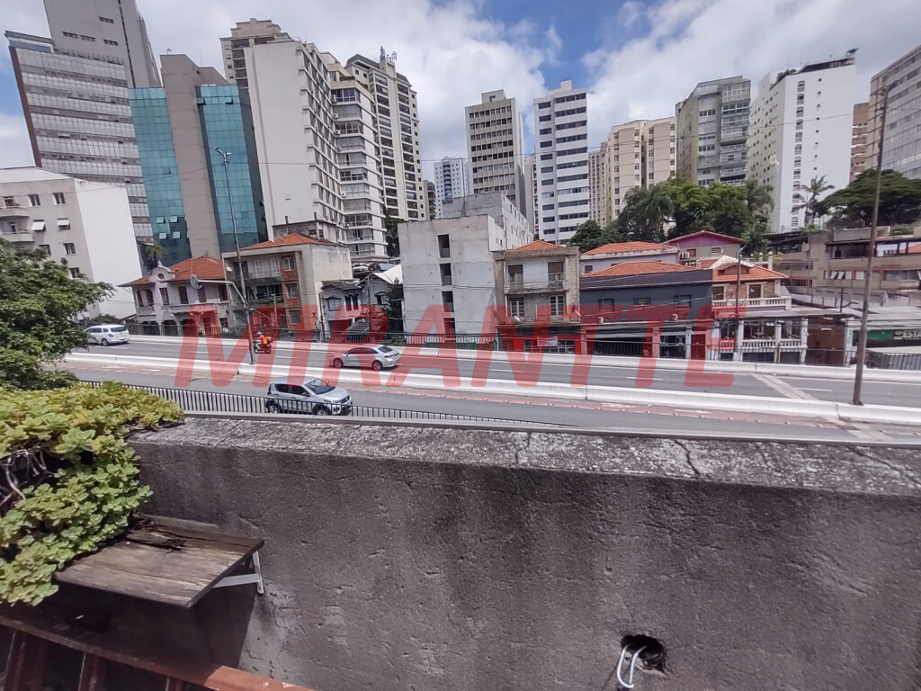 Comercial de 377m² em Bela Vista