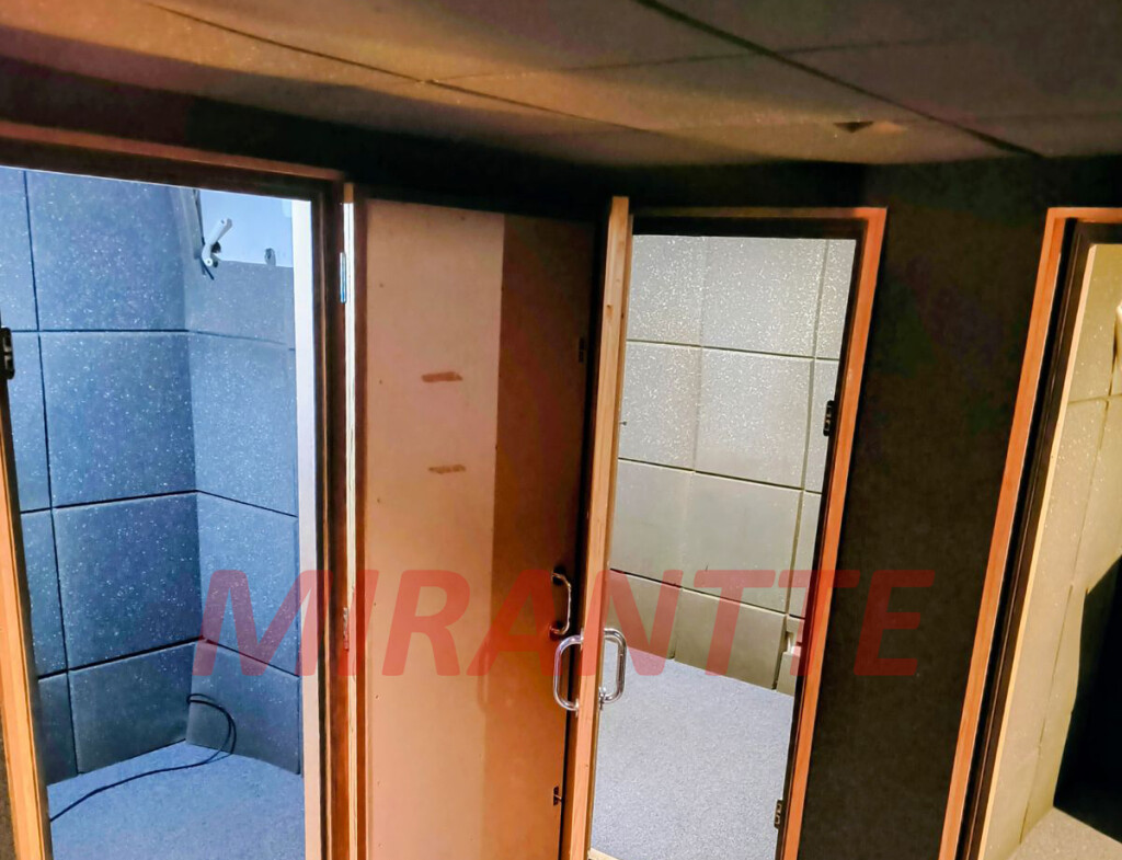 Comercial de 377m² em Bela Vista