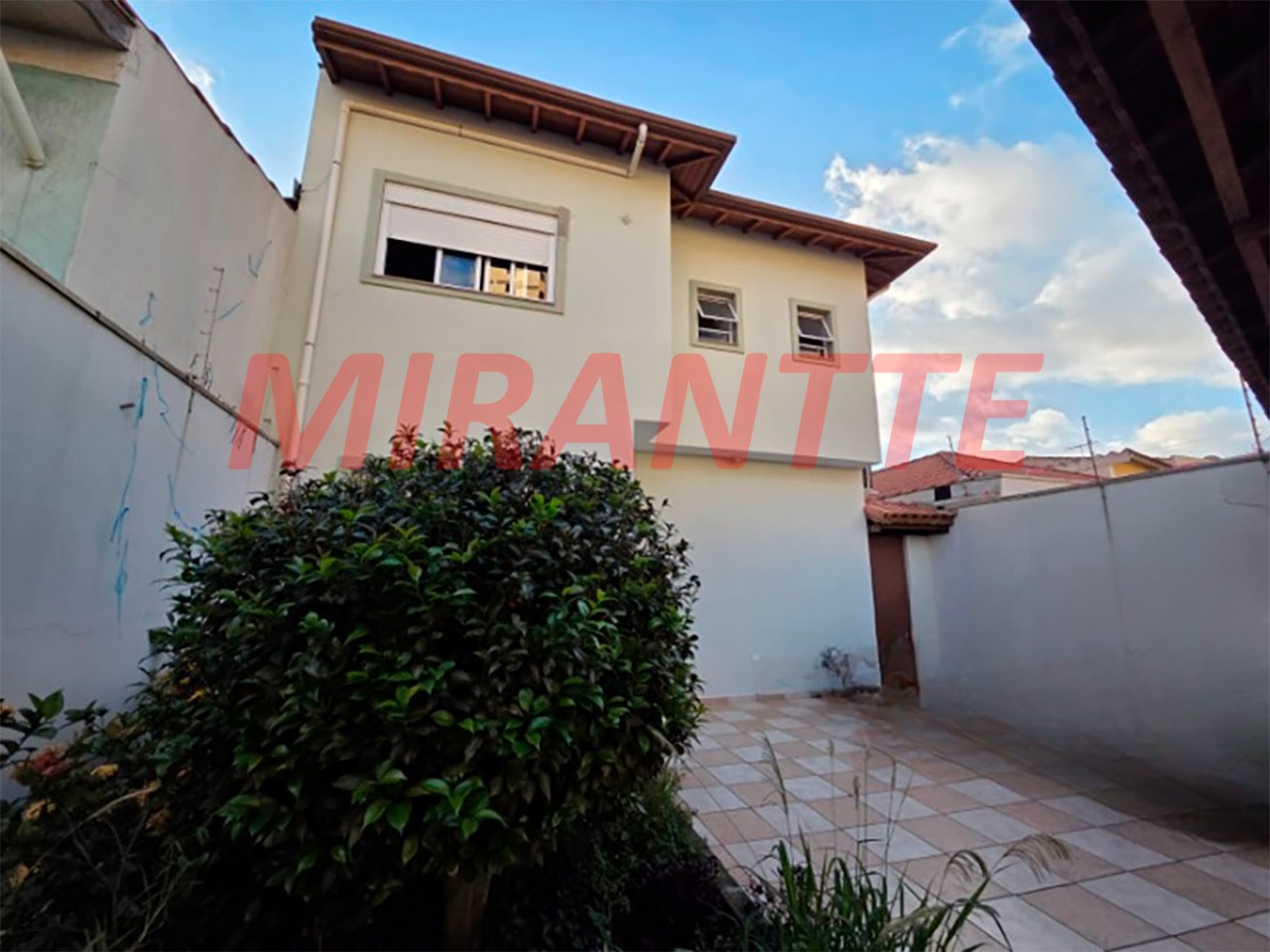 Sobrado de 215m² com 3 quartos em Vila Romero