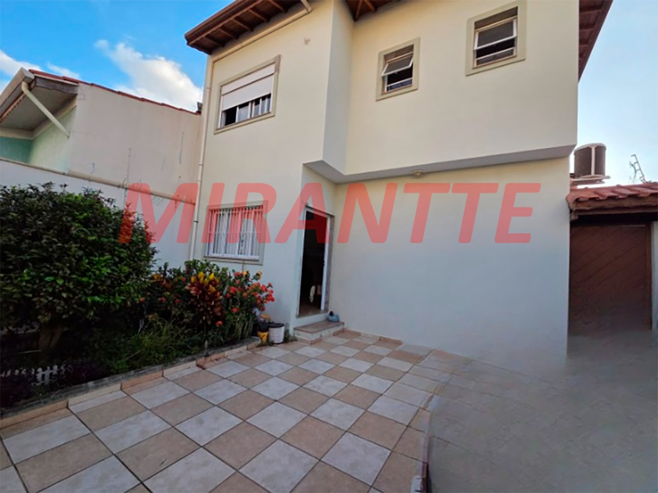 Sobrado de 215m² com 3 quartos em Vila Romero