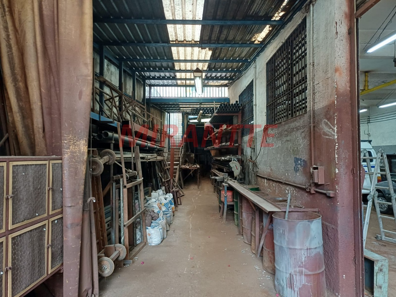 Comercial de 400m² em Vila Espanhola