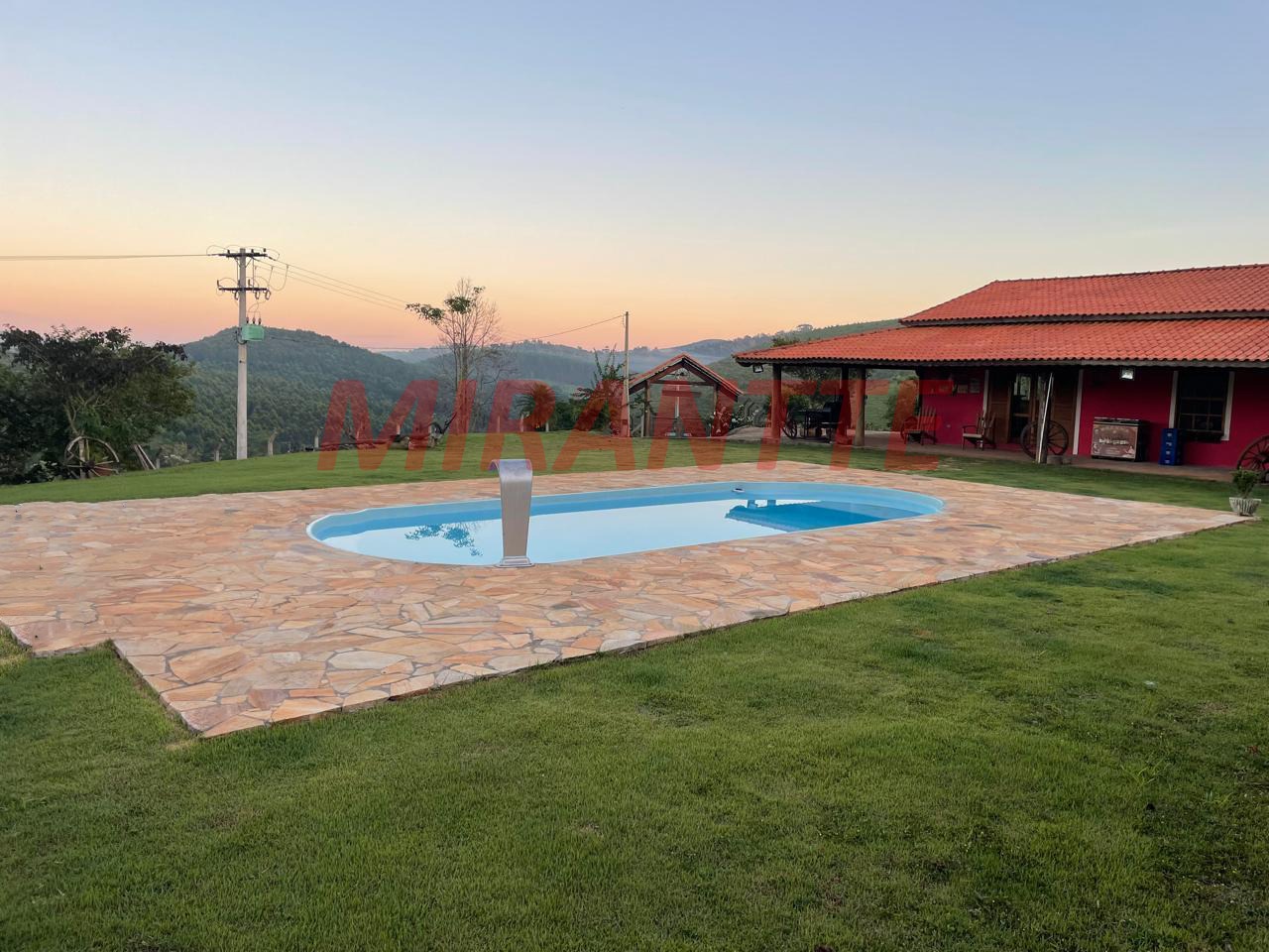 Outros de 300m² com 2 quartos em Ourives