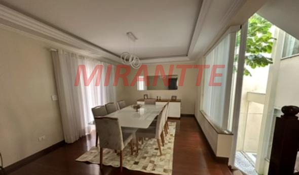 Sobrado de 240m² com 4 quartos em Jardim Guapíra