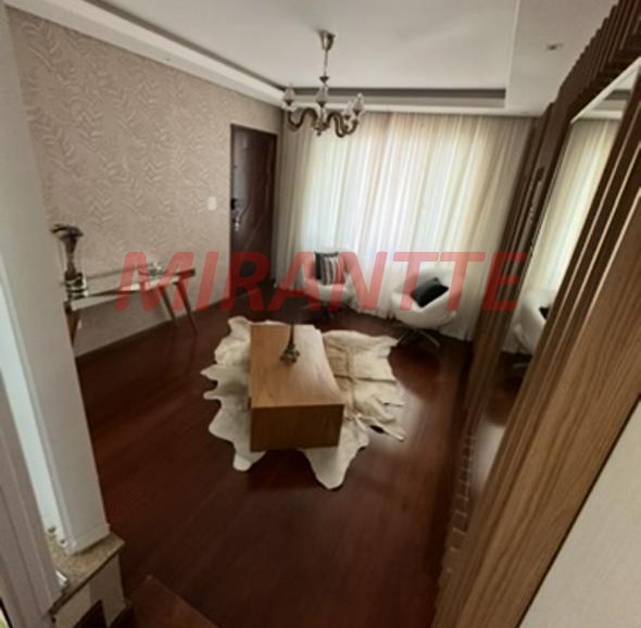 Sobrado de 240m² com 4 quartos em Jardim Guapíra