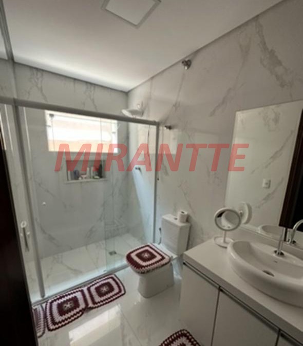 Sobrado de 240m² com 4 quartos em Jardim Guapíra
