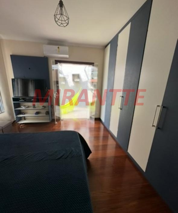 Sobrado de 240m² com 4 quartos em Jardim Guapíra