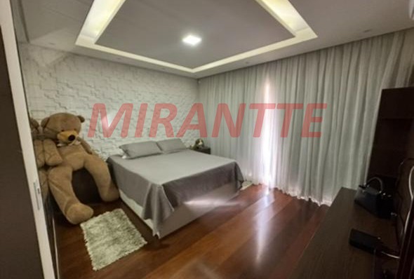 Sobrado de 240m² com 4 quartos em Jardim Guapíra