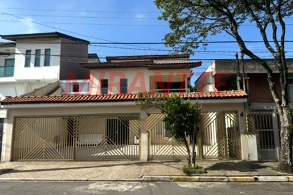 Sobrado de 240m² com 4 quartos em Jardim Guapíra