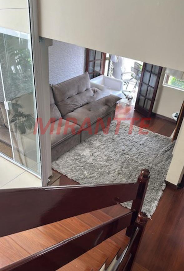 Sobrado de 240m² com 4 quartos em Jardim Guapíra