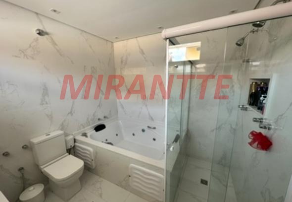 Sobrado de 240m² com 4 quartos em Jardim Guapíra