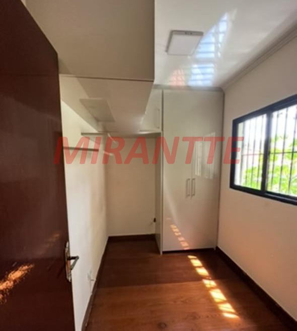 Sobrado de 240m² com 4 quartos em Jardim Guapíra
