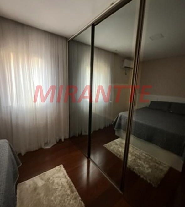 Sobrado de 240m² com 4 quartos em Jardim Guapíra