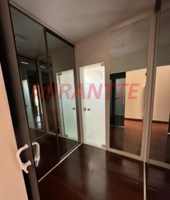 Sobrado de 240m² com 4 quartos em Jardim Guapíra