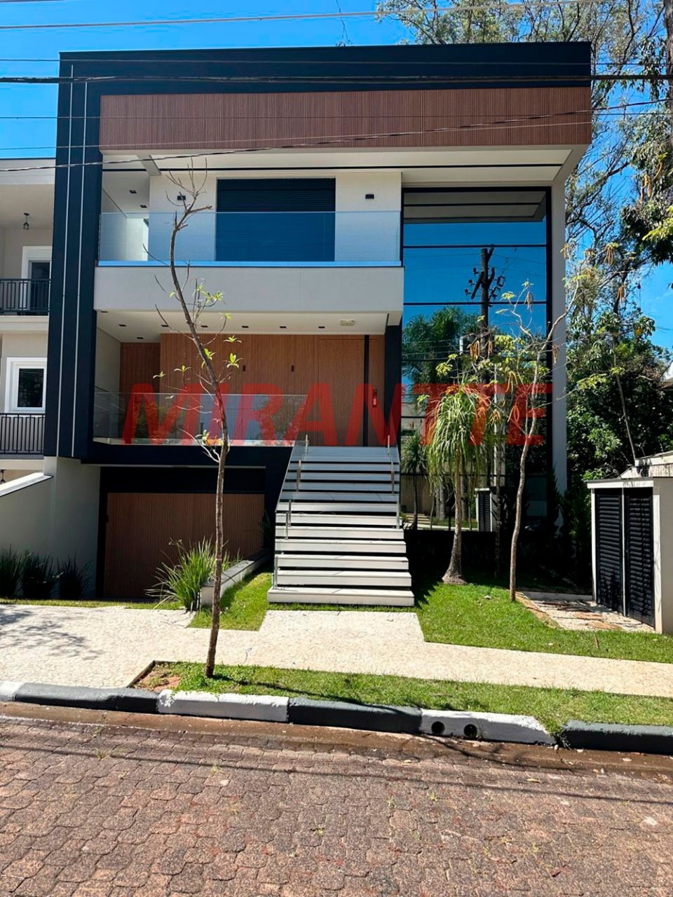 Cond. fechado de 460m² com 3 quartos em Tucuruvi