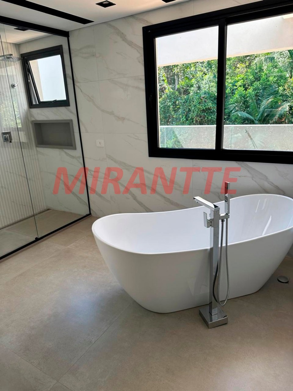 Cond. fechado de 460m² com 3 quartos em Tucuruvi