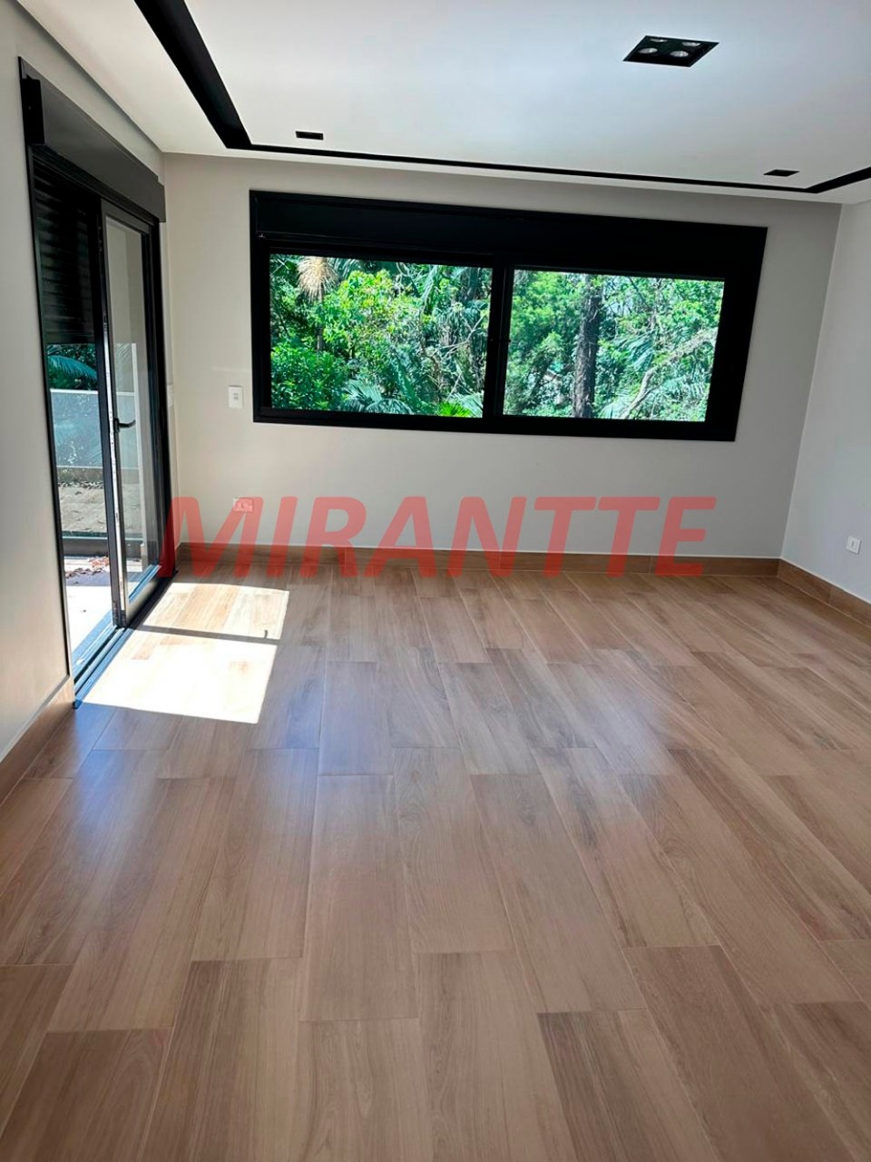 Cond. fechado de 460m² com 3 quartos em Tucuruvi