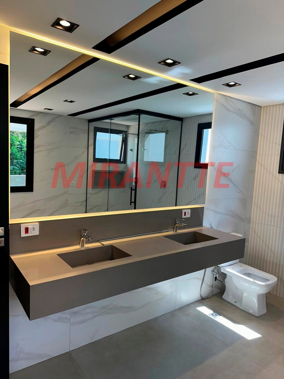 Cond. fechado de 460m² com 3 quartos em Tucuruvi
