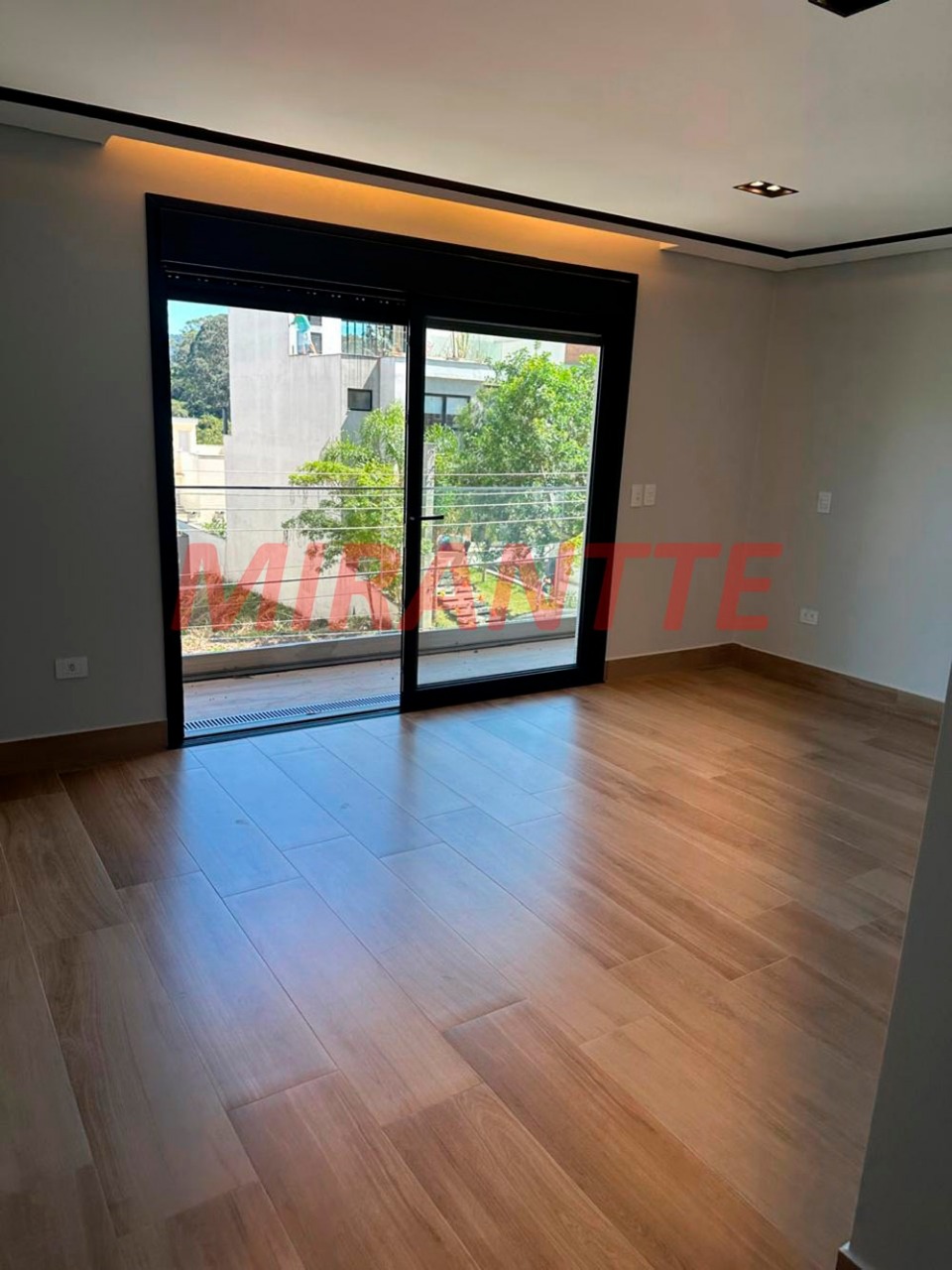 Cond. fechado de 460m² com 3 quartos em Tucuruvi