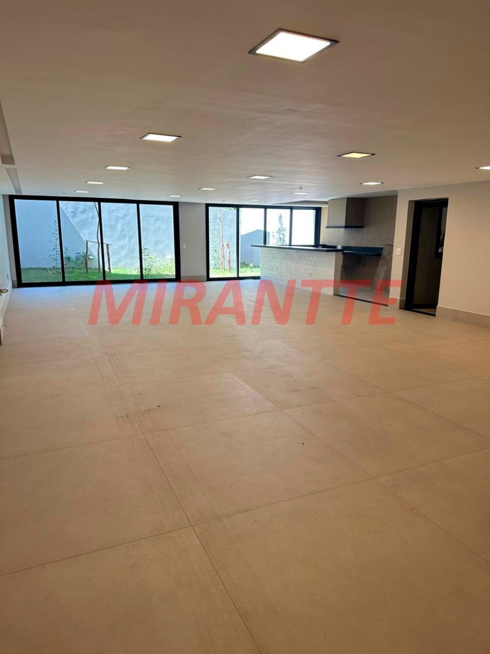 Cond. fechado de 460m² com 3 quartos em Tucuruvi