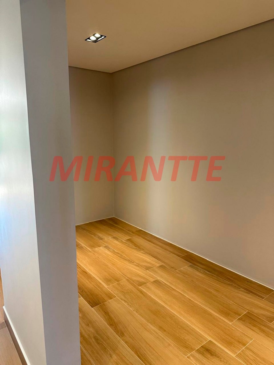 Cond. fechado de 460m² com 3 quartos em Tucuruvi