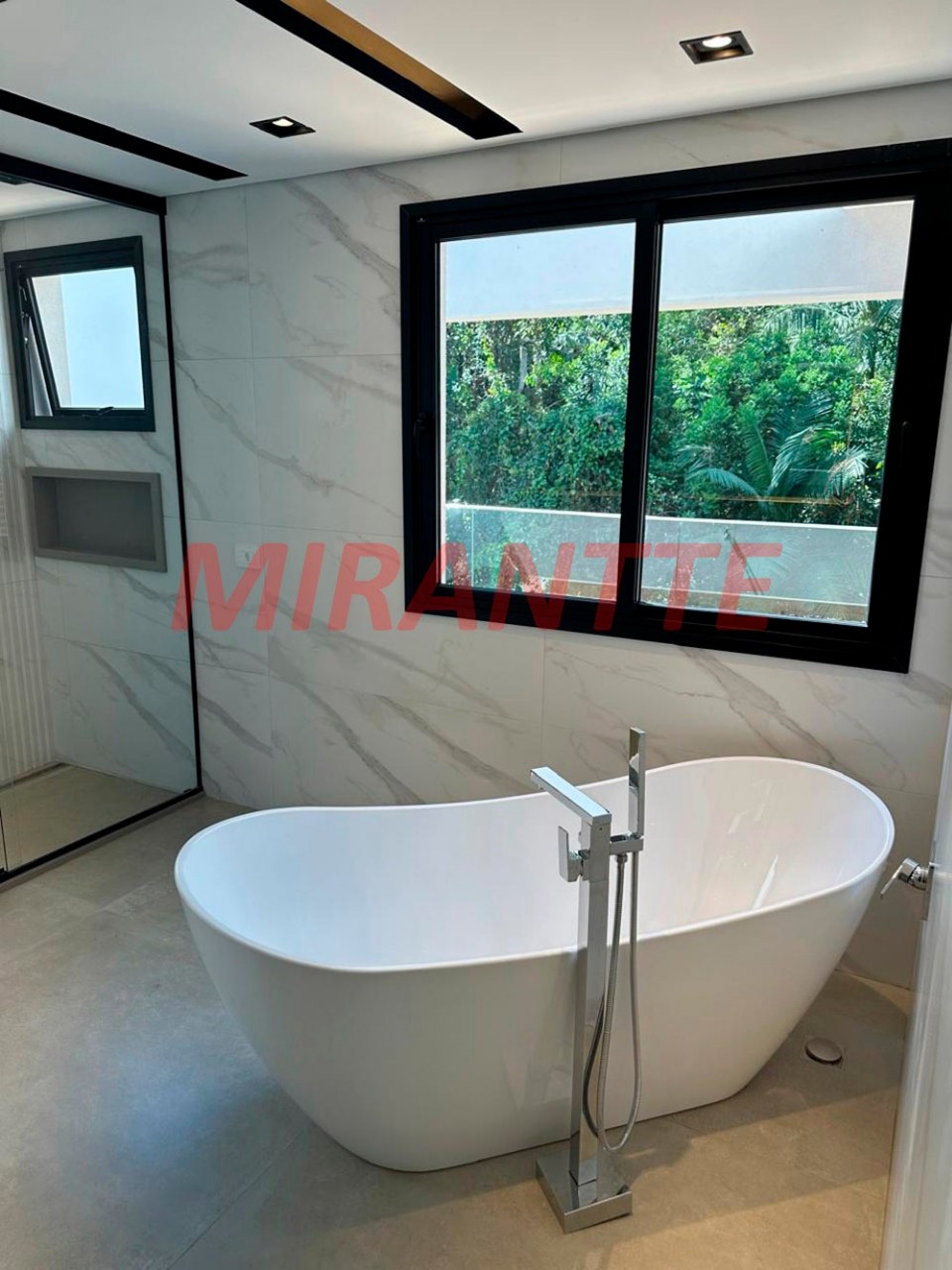 Cond. fechado de 460m² com 3 quartos em Tucuruvi