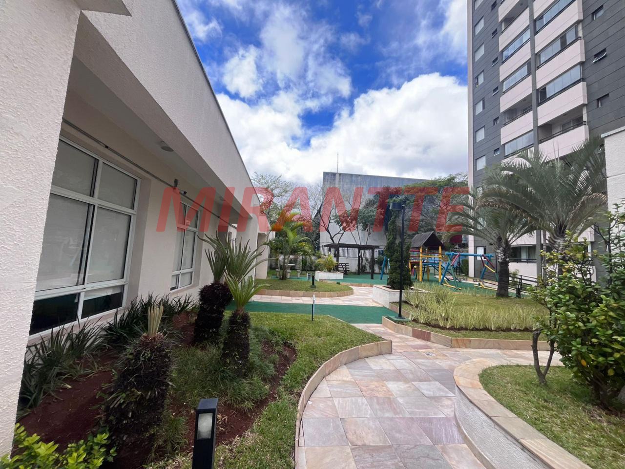 Apartamento de 50m² com 2 quartos em Limão